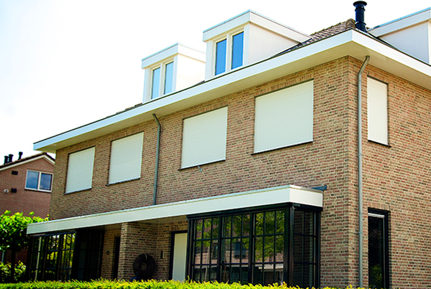 Strakke tweekapper met robuuste details